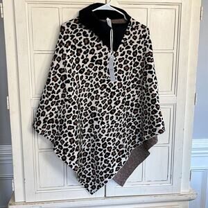 NWT Heathmoor one size cheetah print sweater poncho